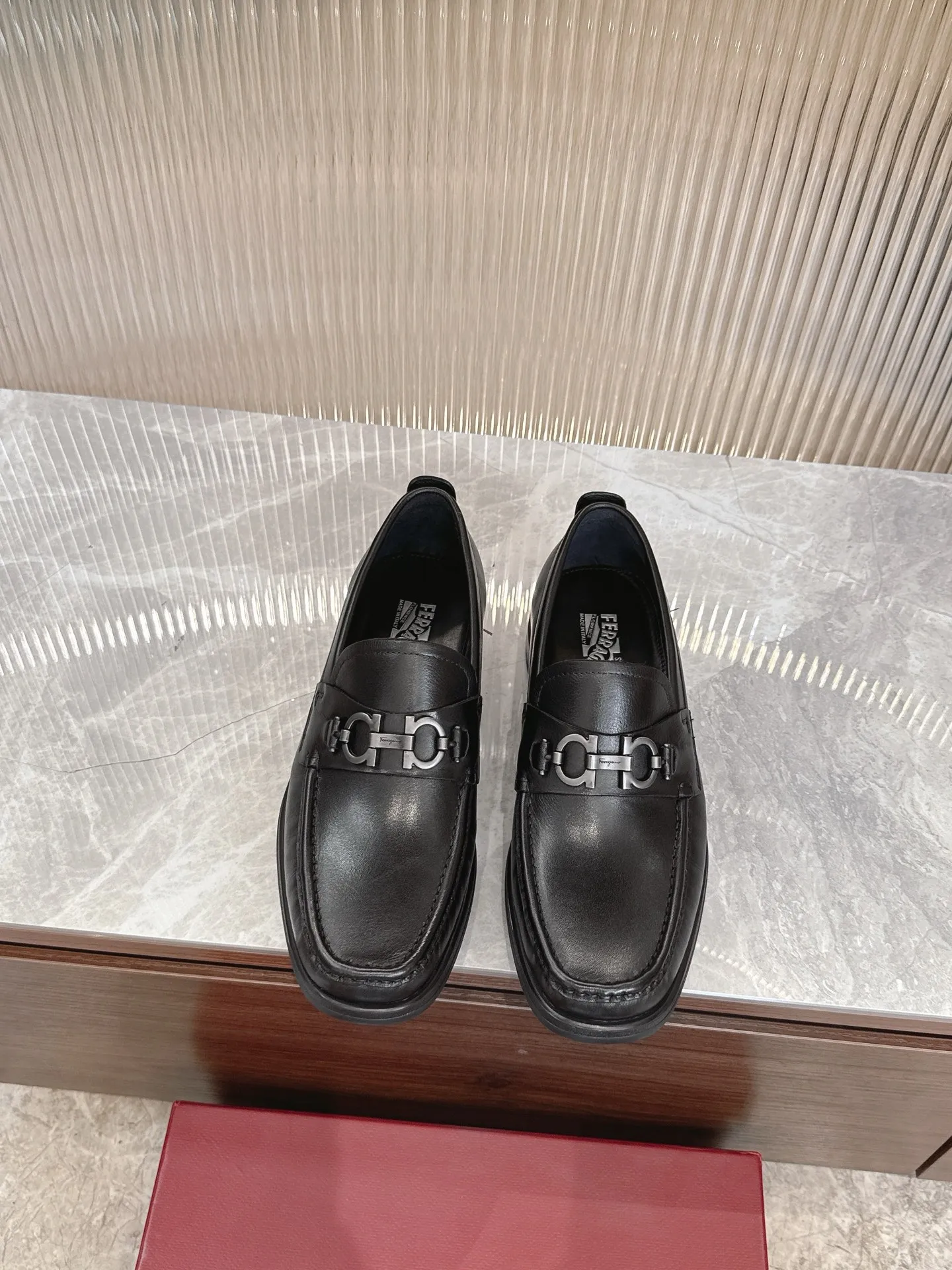 [Ferragam] Top P: 960💰 Size: 39-44 (38. 45.46 can be customized) Ferragamo men's boutique loafers, top quality, imported cowhide upper, water-dyed cowhide lining, original outsole.